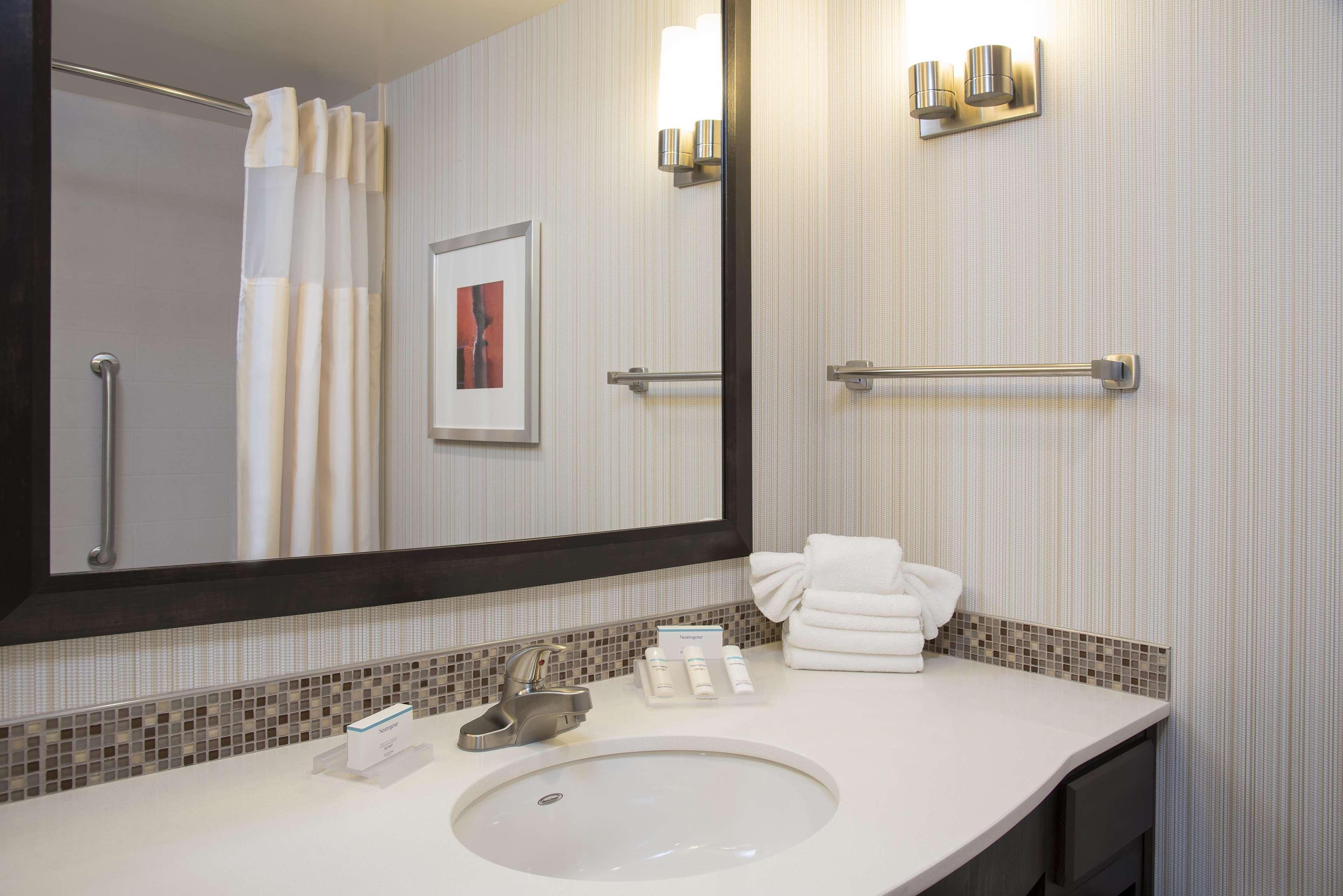 Hilton Garden Inn Louisville Downtown Eksteriør billede