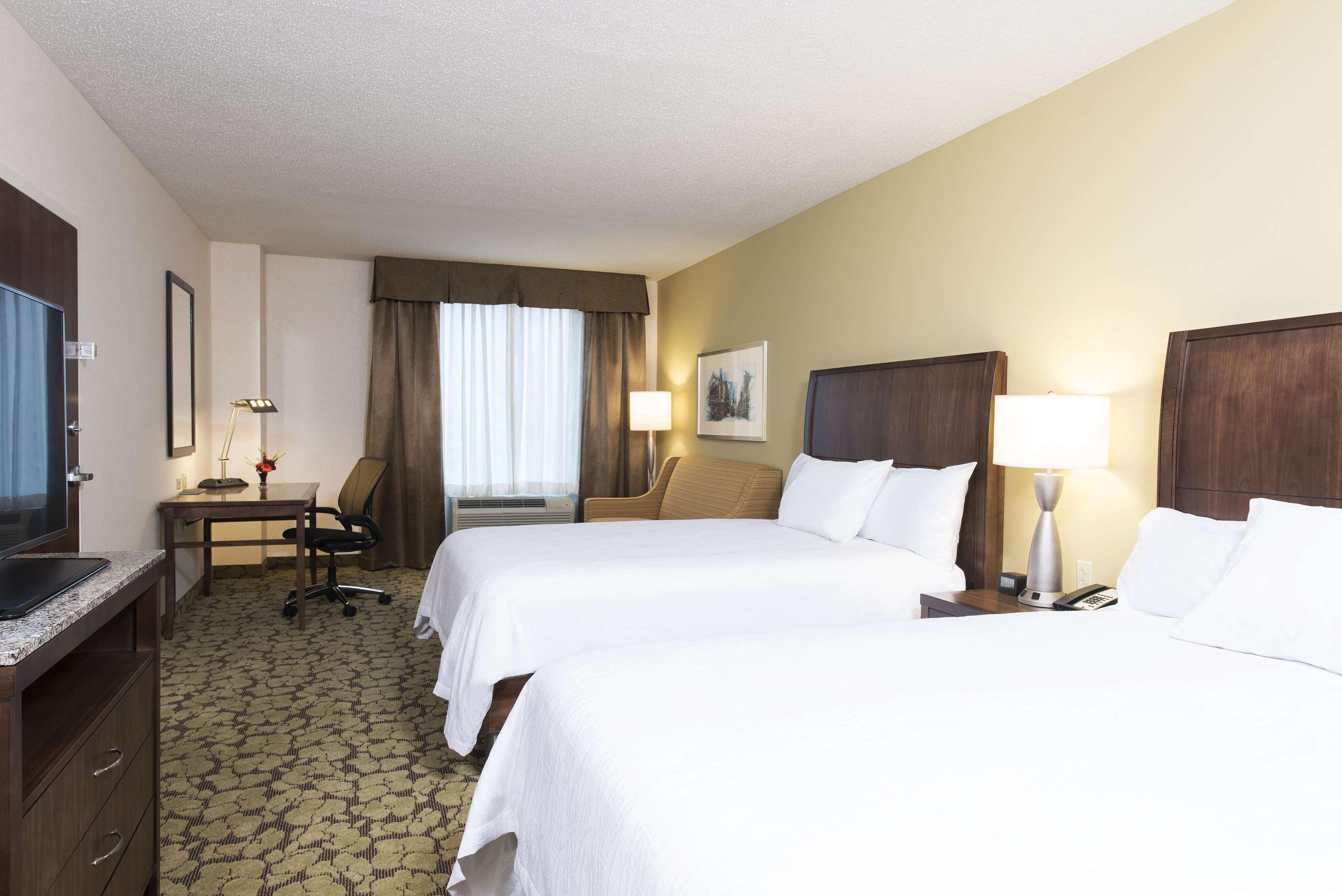 Hilton Garden Inn Louisville Downtown Eksteriør billede
