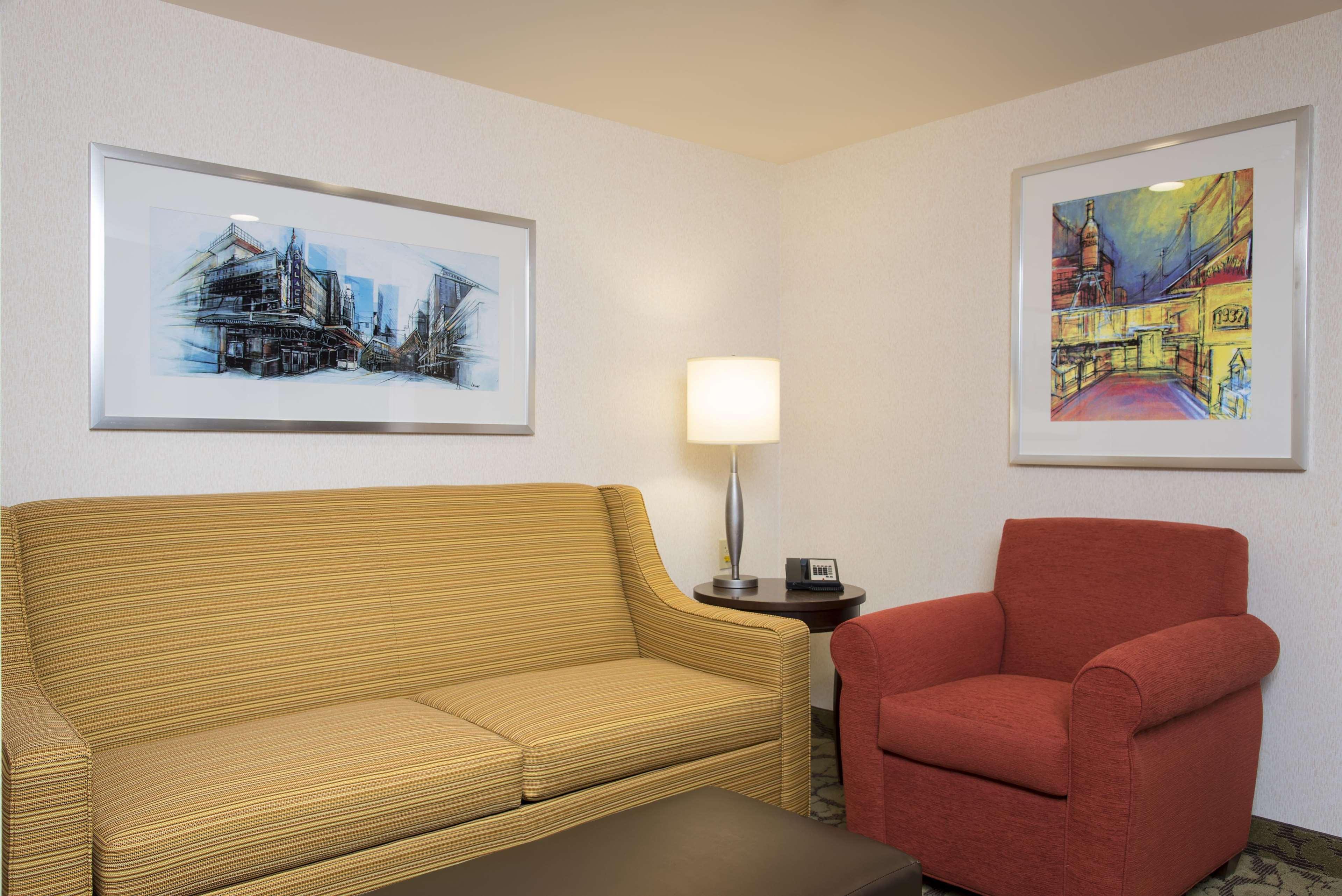Hilton Garden Inn Louisville Downtown Eksteriør billede