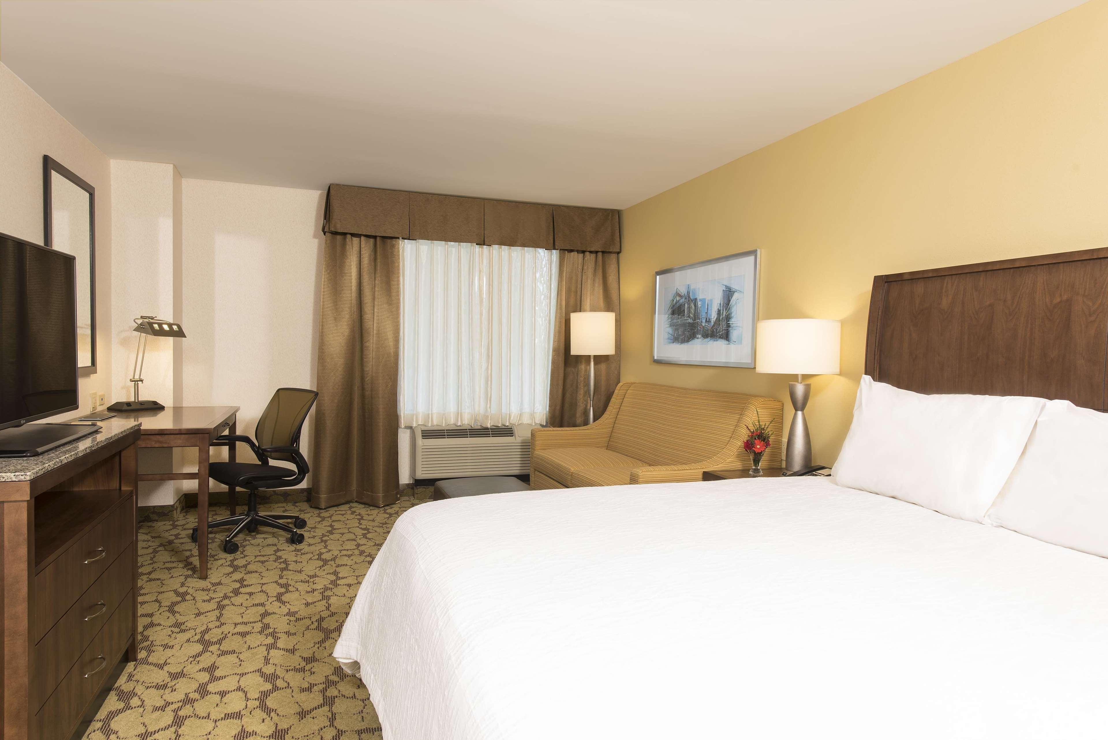 Hilton Garden Inn Louisville Downtown Eksteriør billede