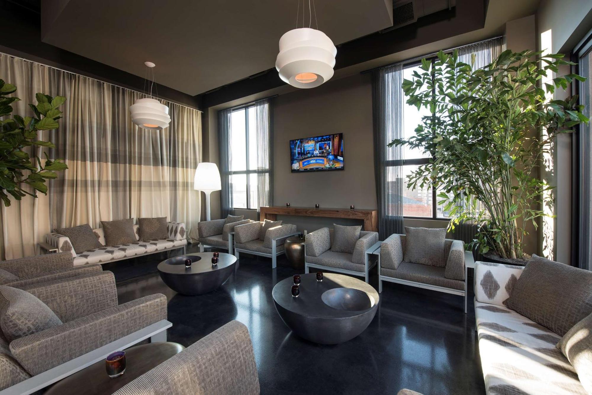 Hilton Garden Inn Louisville Downtown Eksteriør billede