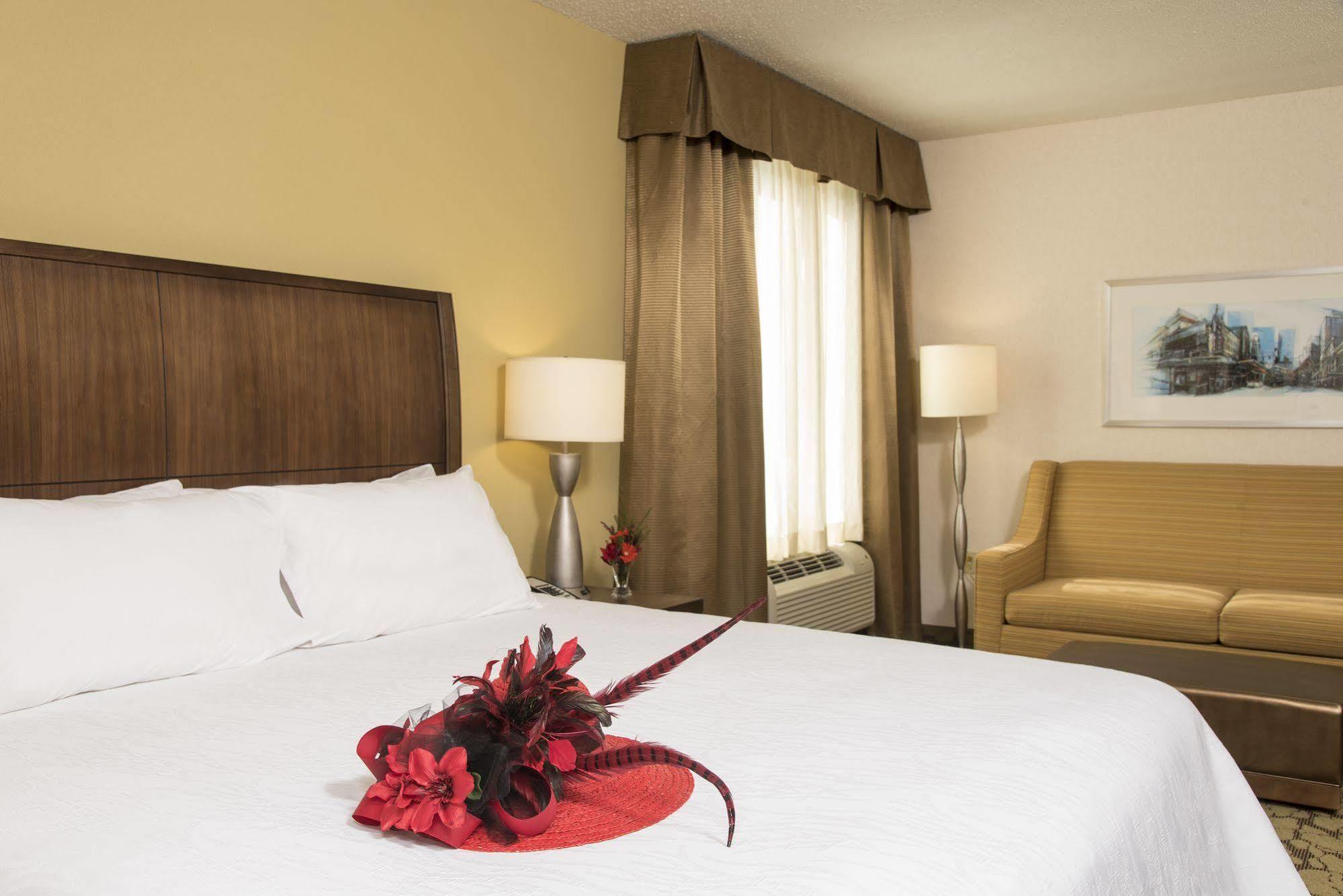 Hilton Garden Inn Louisville Downtown Eksteriør billede